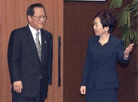 Japan, S. Korea agree to pressure N. Korea through dialogue